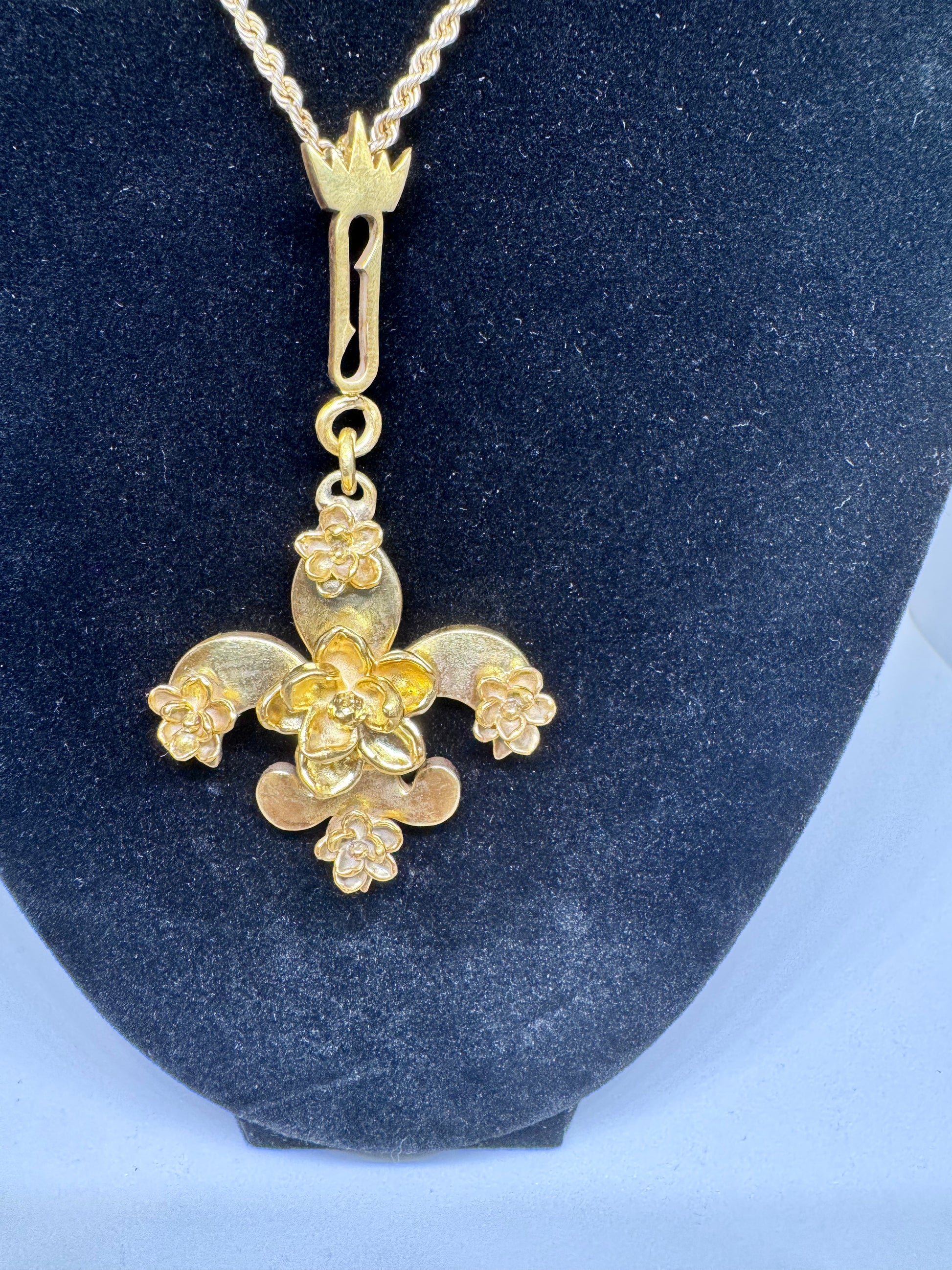 Fleur de lis x Magnolia Bouquet gold plated